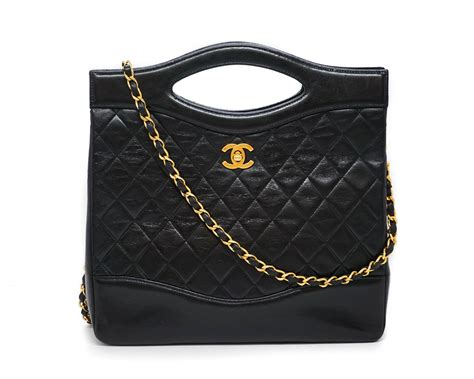 chanel classic black handbag